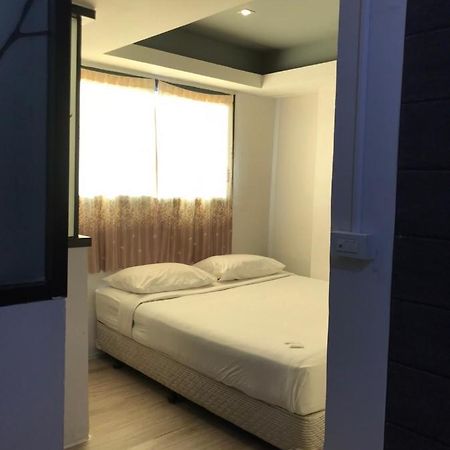 Rod Fai Fah Apartment Bangkok Kültér fotó