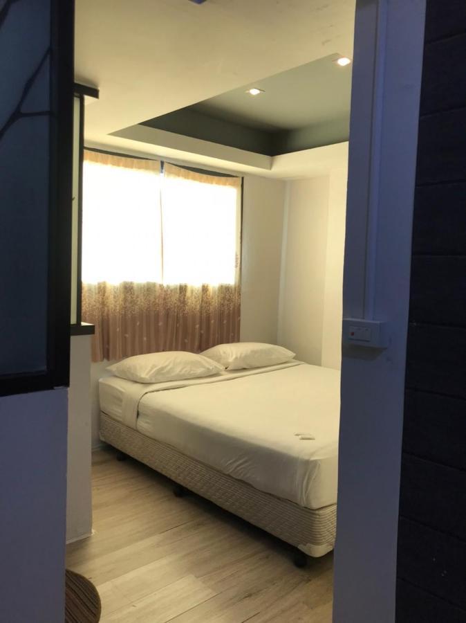 Rod Fai Fah Apartment Bangkok Kültér fotó