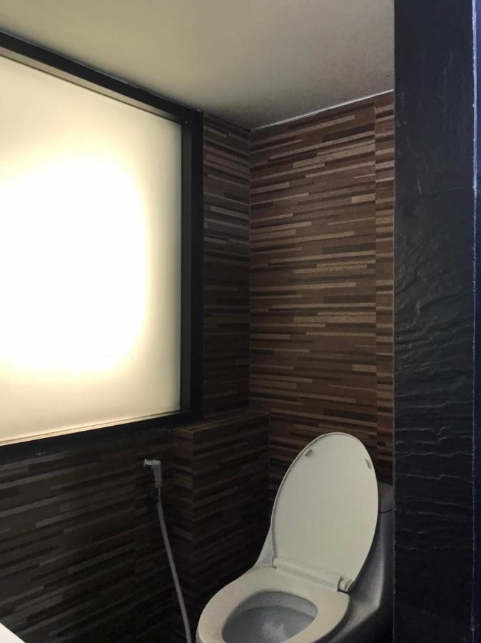 Rod Fai Fah Apartment Bangkok Kültér fotó