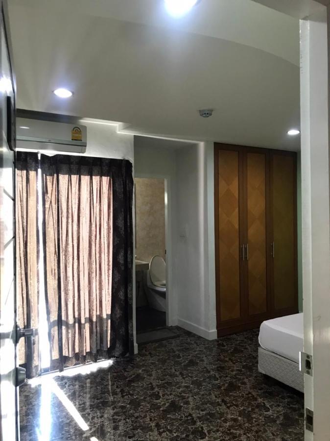Rod Fai Fah Apartment Bangkok Kültér fotó