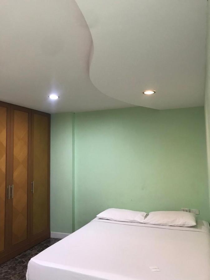Rod Fai Fah Apartment Bangkok Kültér fotó