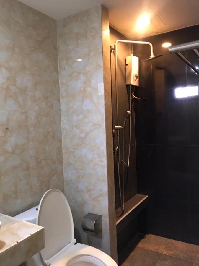 Rod Fai Fah Apartment Bangkok Kültér fotó